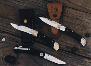 This hand-stitched best quality stockman's leather belt by Miller & Gibbs of NSW features a pocketknife pouch. Shown here is the Sheffield-made Taylors Eye Wittness model 421 with the clip and castrator blades and picker and tweezer tuckered into the butt section.